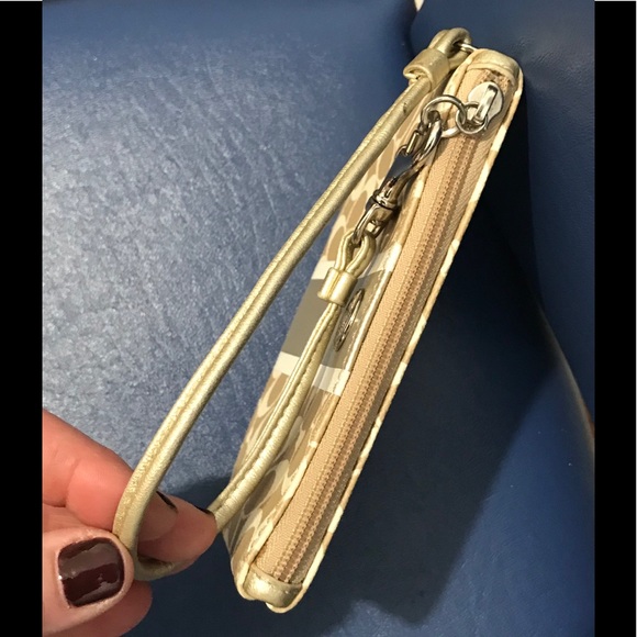 Coach beige/cream/gold sig C leather wristlet - Picture 5 of 15
